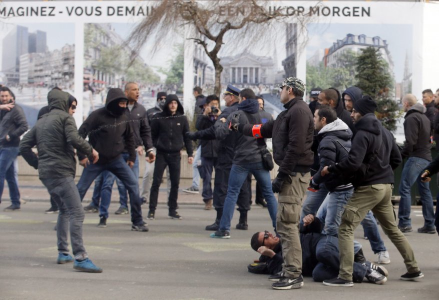 Полиция разгони шествие на фенове в Брюксел1