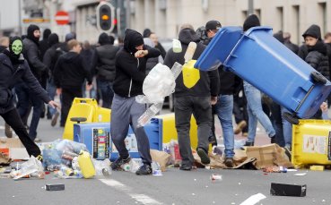 СНИМКИ: Полиция разгони шествие на фенове в Брюксел