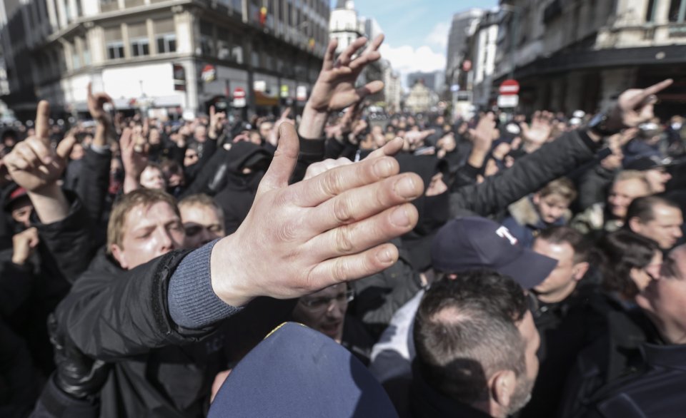 Полиция разгони шествие на фенове в Брюксел1