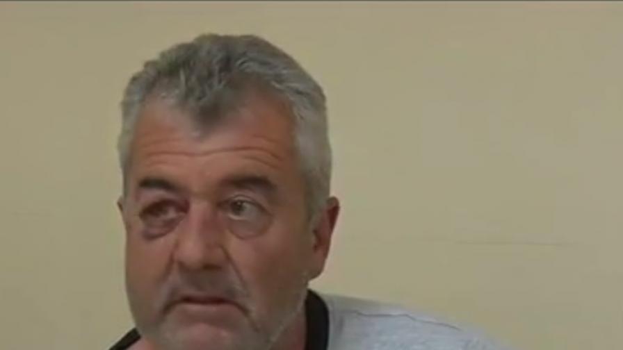 Първо ме биха с юмруци, след това ме ритаха