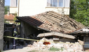 Бойлер срути къща върху две момичета в Пловдив