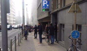 Дим излиза от метростанция „Малбек“ след взривената вътре бомба