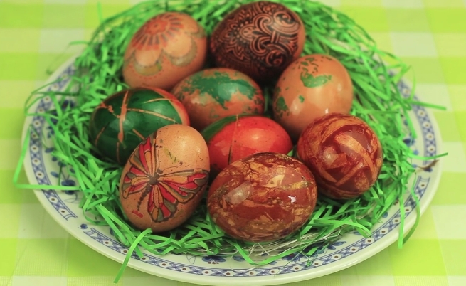 Интересни идеи за украсяване на великденски яйца