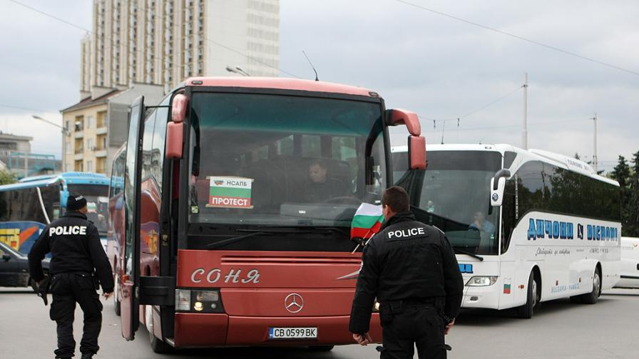 Над 120 автобуса на протест в София днес