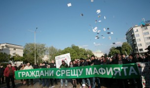 Протестиращи замеряха НС с яйца