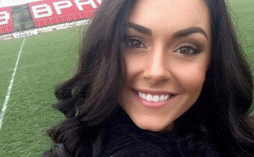 Във Враца пуснаха евтини билети за двубоя с Етър, фенка подкрепи отбора