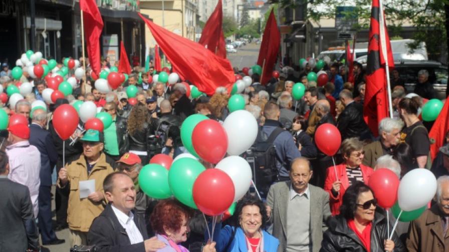 Демонстрации, бои и жертва в Деня на труда