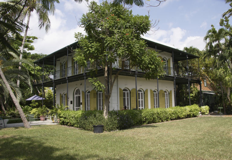 Кий Уест, Флорида. Домът е превърнат в музей. Авторът е живял там от 1931 до 1939 година. Къщата е подарък за сватбата на Хемингуей с втората му жена Полин.