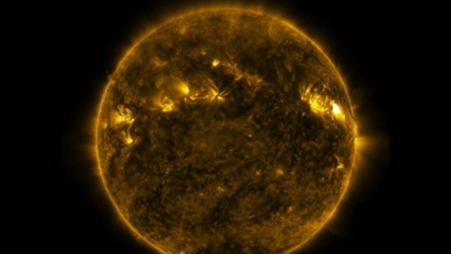 Удивителни кадри на слънчево изригване, заснети от НАСА