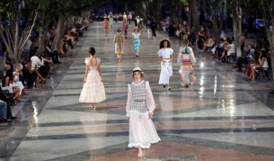 Шанел с историческо "улично" ревю в Хавана