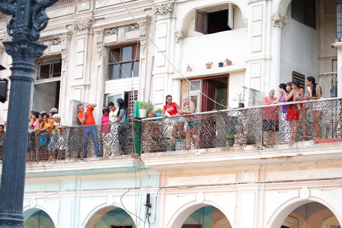 Френската модна къща представи своята последна колекция на историческо модно ревю в Хавана. Редица знаменитости пътуваха до Хавана, за да присъстват лично на шоуто. Сред гостите се откроиха Вин Дизел, британската актриса Тилда Суинтън, както и Жизел Бюндхен.