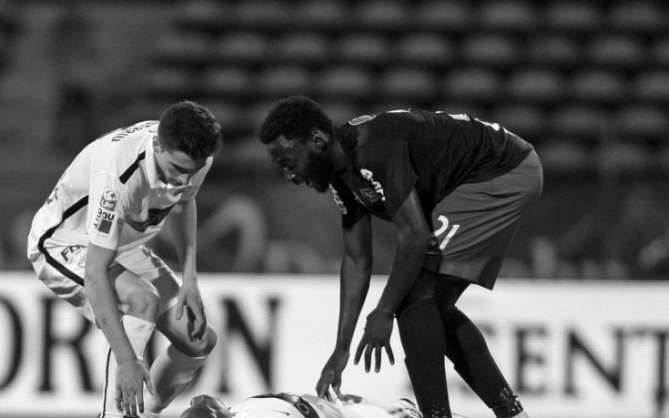 ВИДЕО: Трагедия в Румъния! Играч почина по време на мач