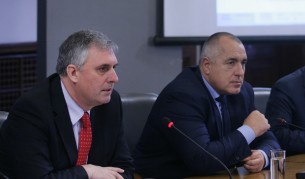 Калфин подаде оставка, идват ли предсрочни избори