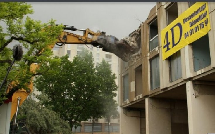 ВИДЕО: Разрушиха родния дом на Зидан