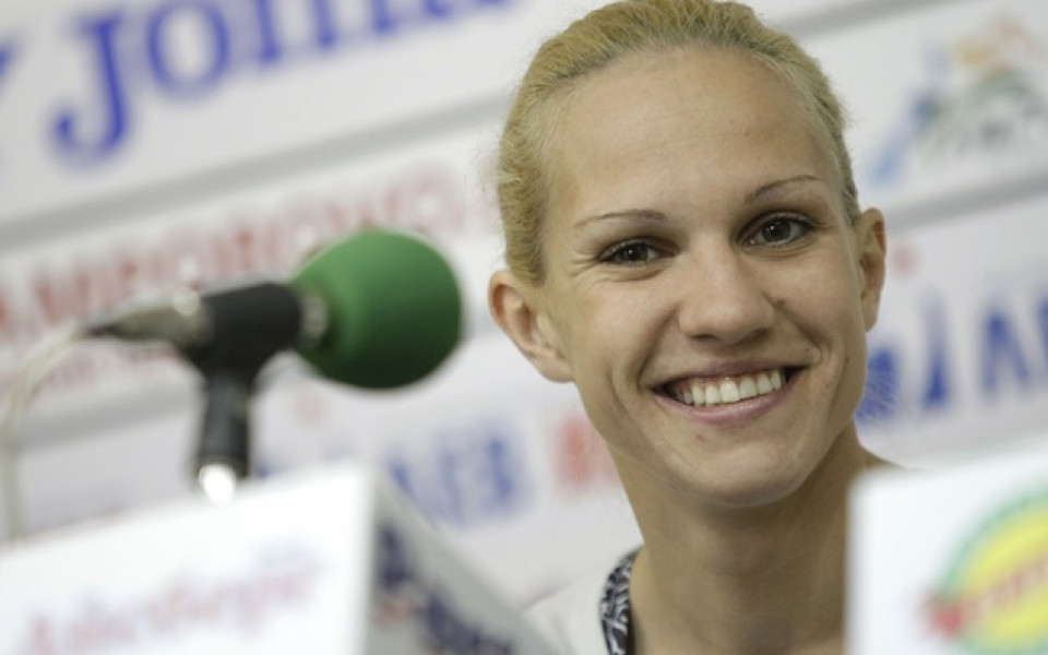 Станимира Петрова тръгна с победа на Европейското по бокс