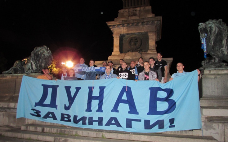 СНИМКИ: Фенове празнуваха цяла нощ влизането на Дунав в А група