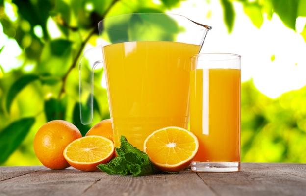 <p><strong>Концентриран портокалов сок</strong><br />
<br />
Той е с високо съдържание на фруктоза, което може да доведе до скок в нивата на&nbsp;<strong>кръвната захар</strong>. Вместо да пиете концентриран портокалов сок, изяждайте целия плод.</p>