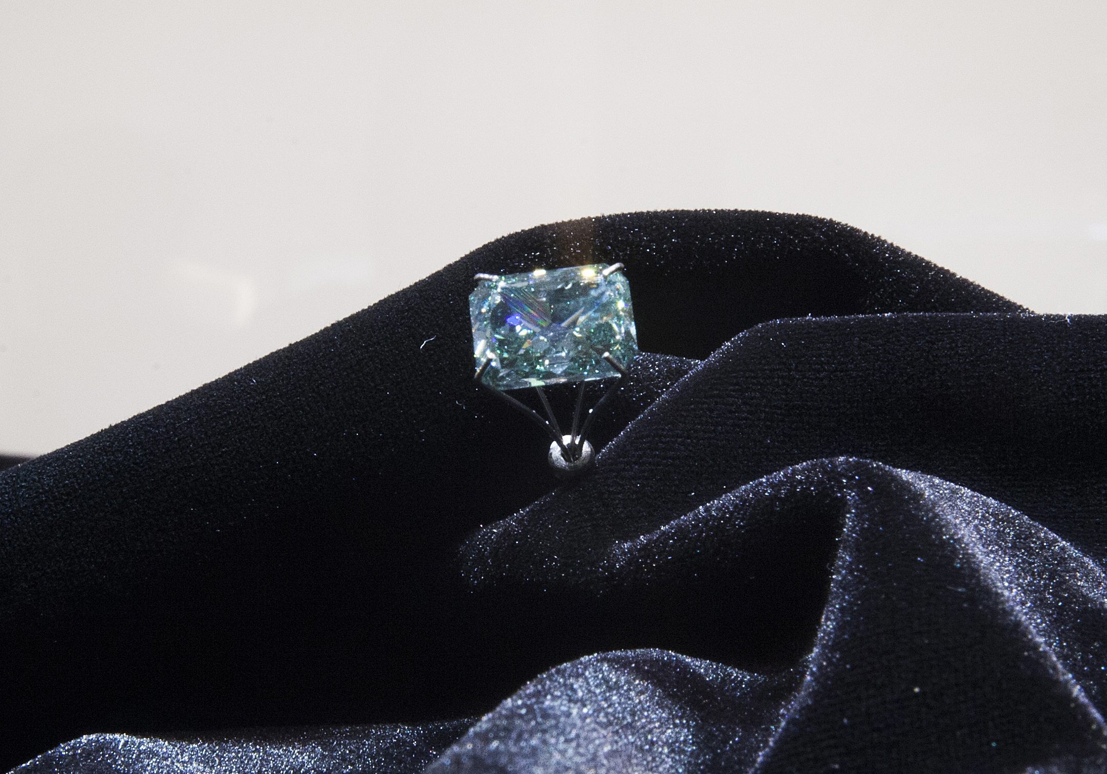 Това е най-големият зелен диамант в света, а тази година бе обявен на аукцион със стартова цена между 16 и 20 млн. долара