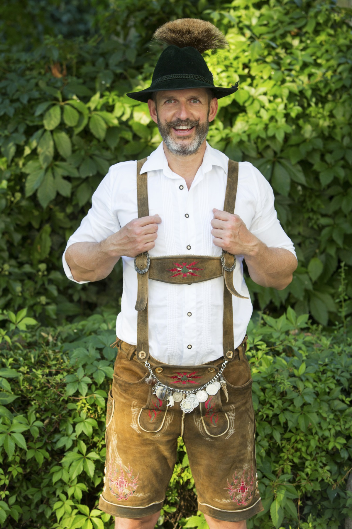  Ледерхозен, Германия. Срещани предимно в Бавария, кожените панталони ледерхозен са идеалното облекло, в което да пиете халба след халба бира по време на Октоберфест.
