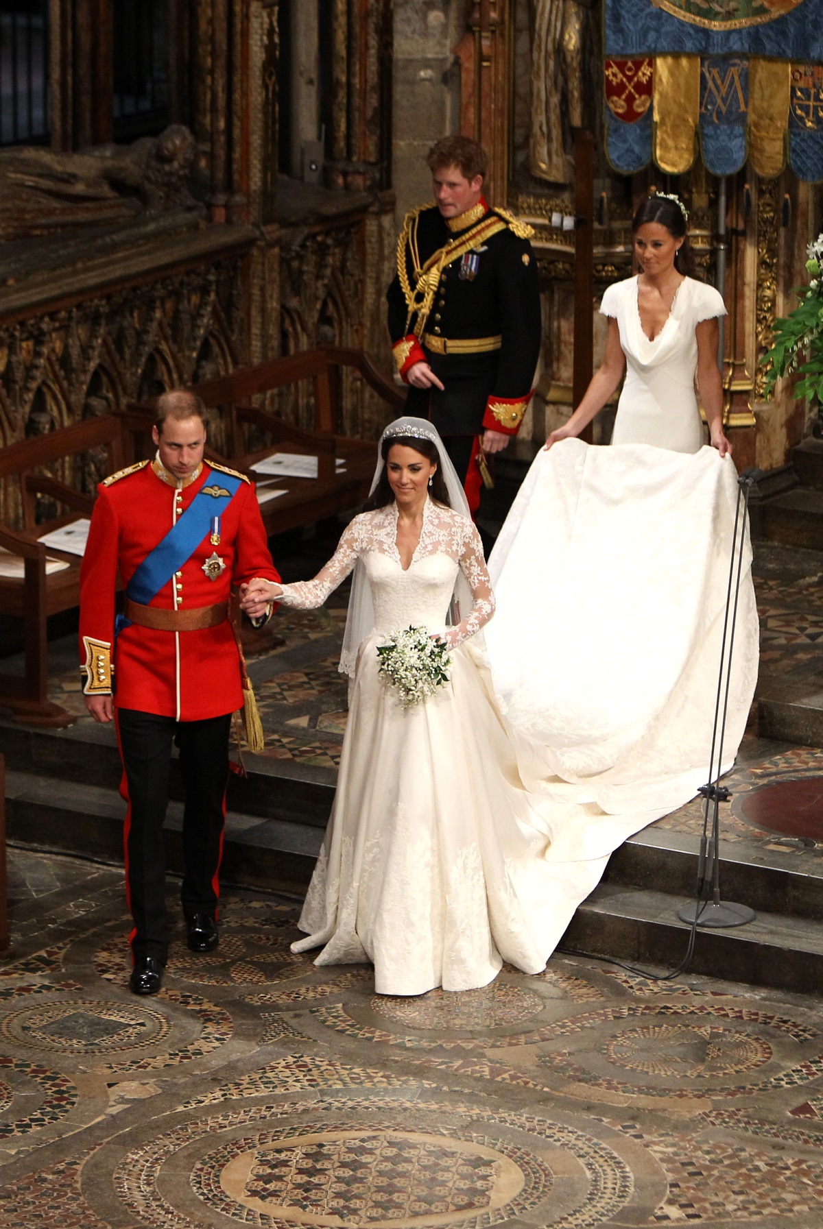 Кейт и Уилям се врекоха във вярност на 29 април 2011 г.<br />
Само за цветята на тържеството си двойката е похарчила 800 хил. долара, а Кейт изглеждаше ослепително в рокля за 434 хил. долара.