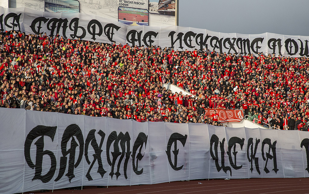 Заслужена луда радост в червено