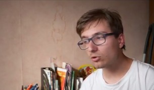 Историята на момчето със синия костюм