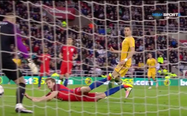 Когато първото ти докосване в мача е... автогол. С мрежичка!