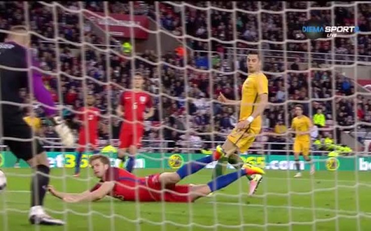 Когато първото ти докосване в мача е... автогол. С мрежичка!