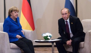 Путин печели, Меркел губи