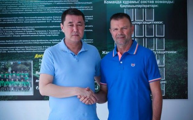 Стойчо Младенов ще остане поне още една година в Казахстан