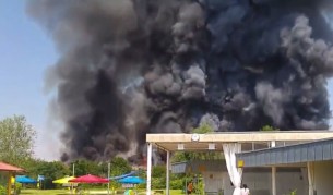 Огромен пожар в бежански лагер в Германия