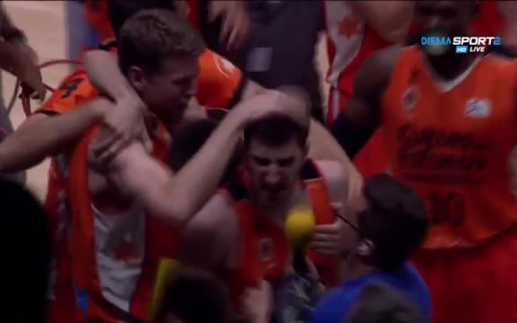 ВИДЕО: Геройски кош остави Валенсия в играта