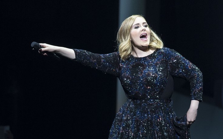 Дори Адел пусна Европейското по време на концерта си