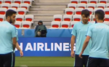 Турция тренира снощи под проливния дъжд в Ница