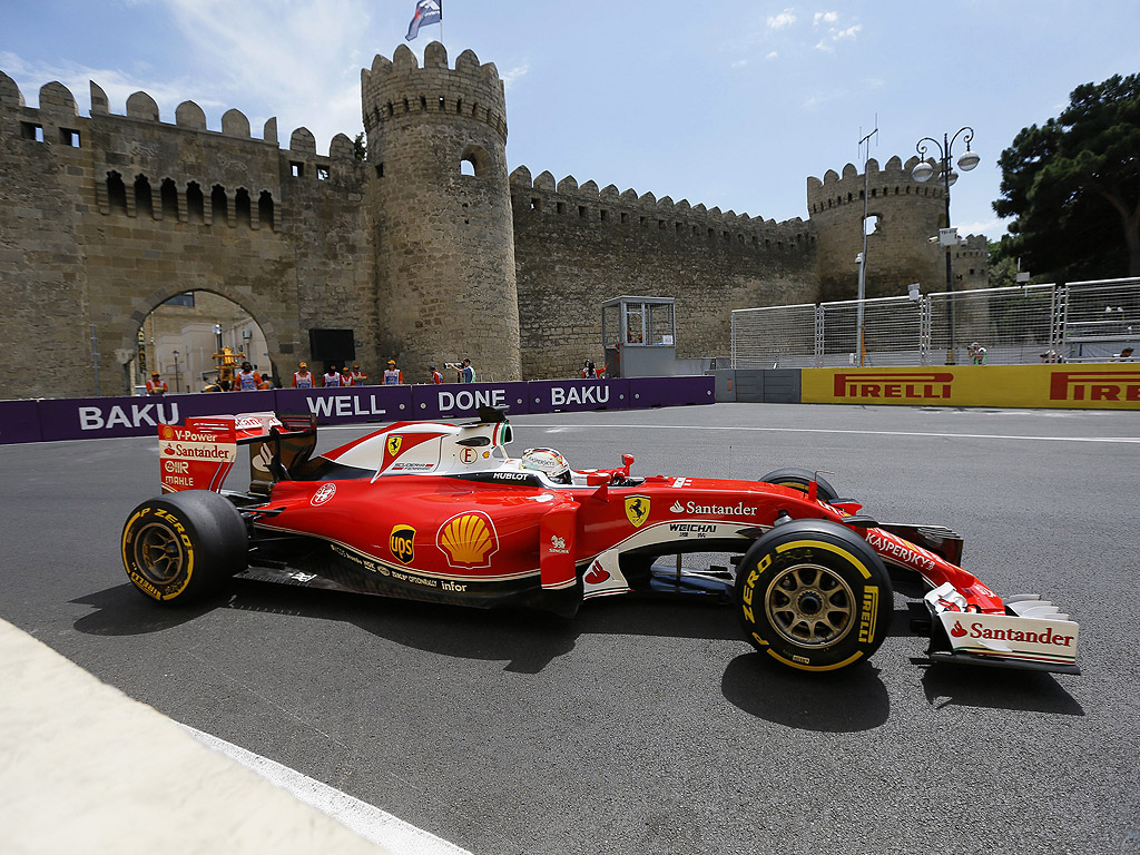 Себастиан Фетел от Скудерия Ферари по време на първата тренировка в град Баку, Азербайджан, където на 19 юни ще се проведе Гран при на Европа от шампионата на Формула 1