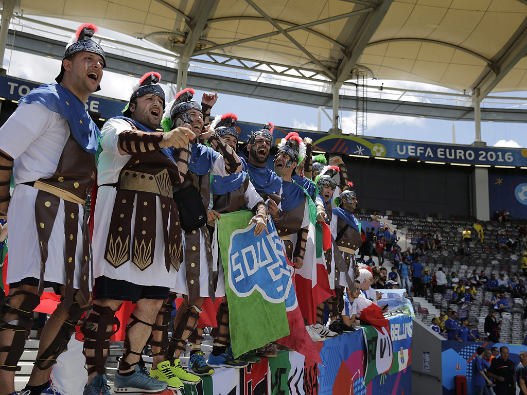 Фенoве на Италия преди мача на УЕФА ЕВРО 2016 от група E между Италия и Швеция в Тулуза, Франция.
