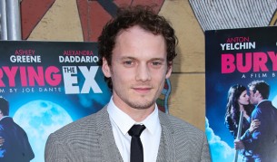 Загина навигаторът Чеков от "Стар Трек"