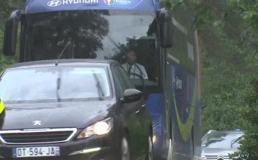 Дъжд изпрати мрачните румънци към дома