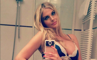 Уникална водеща обеща стриптийз при титла на Италия