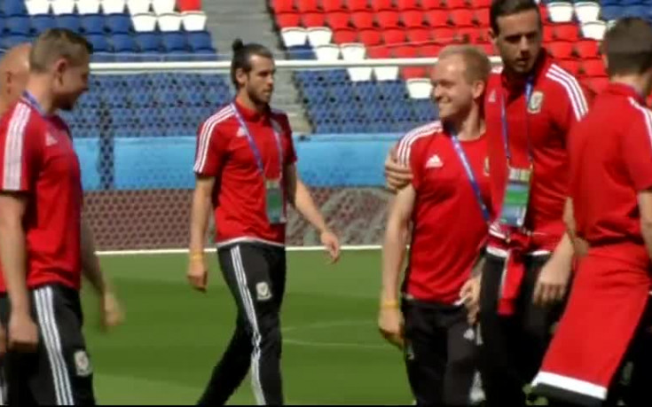 Уелс чака Северна Ирландия на вълната на емоциите