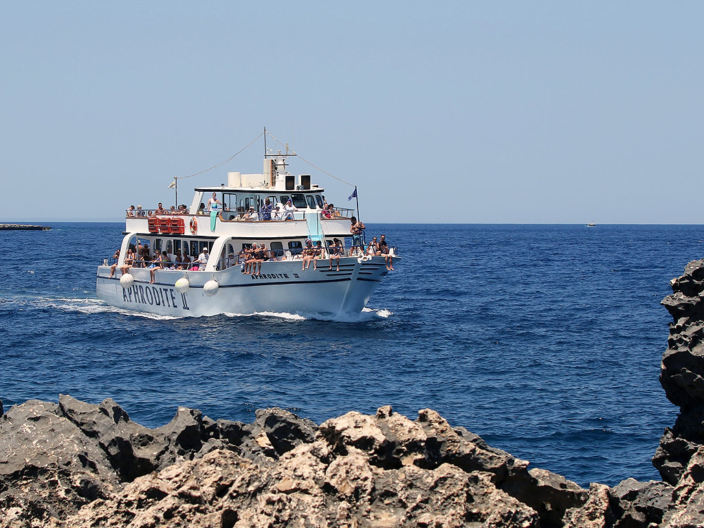 Туристите в Кипър се очаква да достигнат три милиона за лятото на 2016, което е рекорд за острова в източното Средиземноморие. Кипърските власти казват, че Brexit не се очаква да се отрази на туристическата индустрия, за тази година
