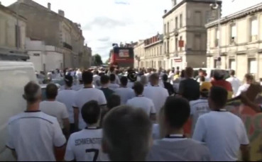 Шествие на немските фенове към стадиона в Бордо