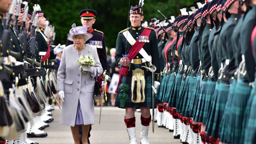 Кралица Елизабет II на посещение в Шотландия