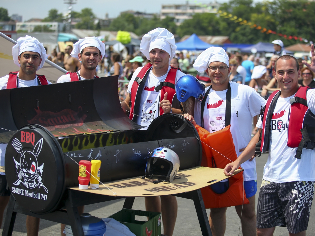 Най-зрелищното летателно шоу със самоделки - Red Bull Flugtag Варна