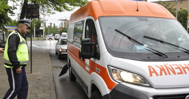 13 годишно момиче е в тежко състояние след като бе блъснато