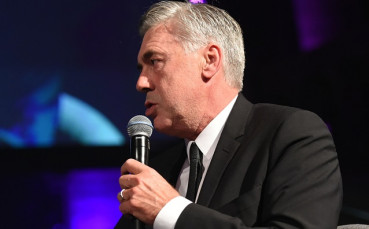 Карло Анчелоти със съвети към Дешан и Сантош преди финала