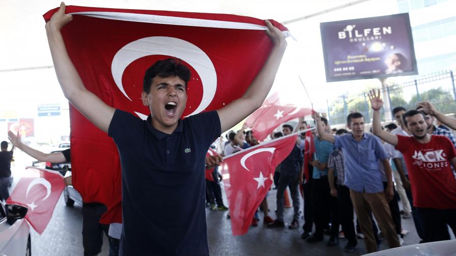 АФП: Турция е напълно преобразена след метежа