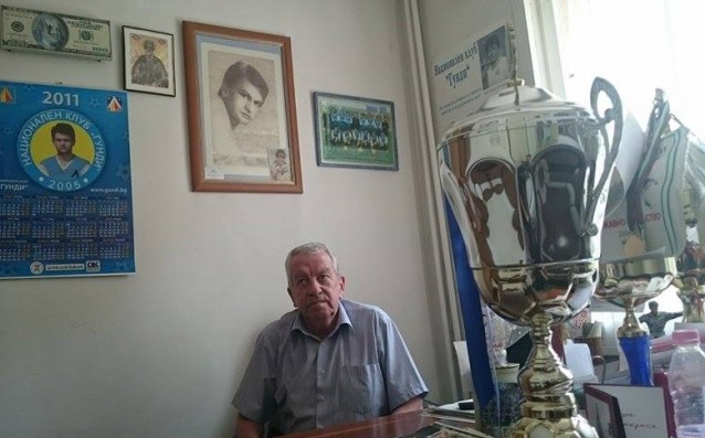 Легендата на Левски Сашо Костов който чества 80 годишен юбилей на