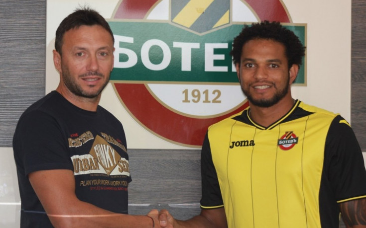 Двама от Ботев тренират на облекчен режим заради травми