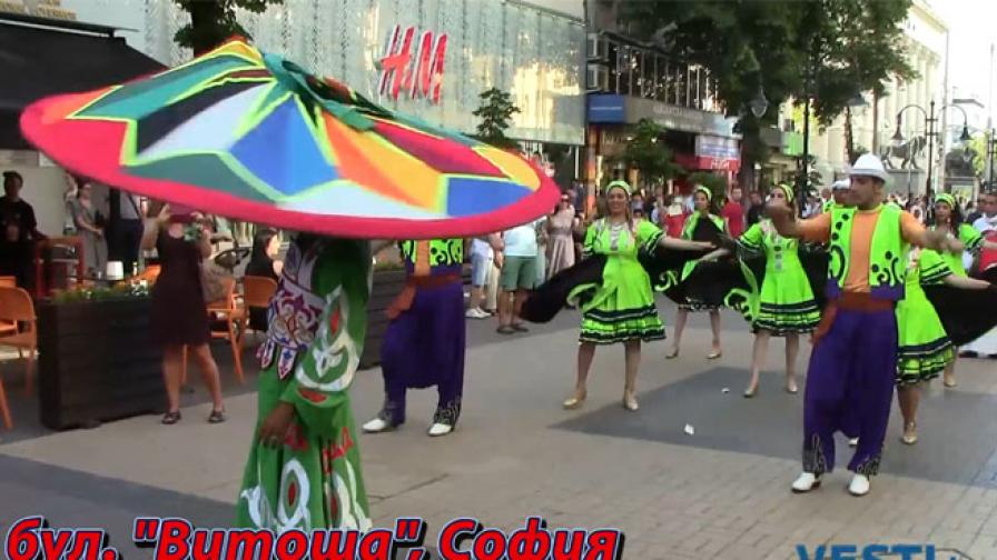 Танци от цял свят разлюляха „Витошка“ (видео)
